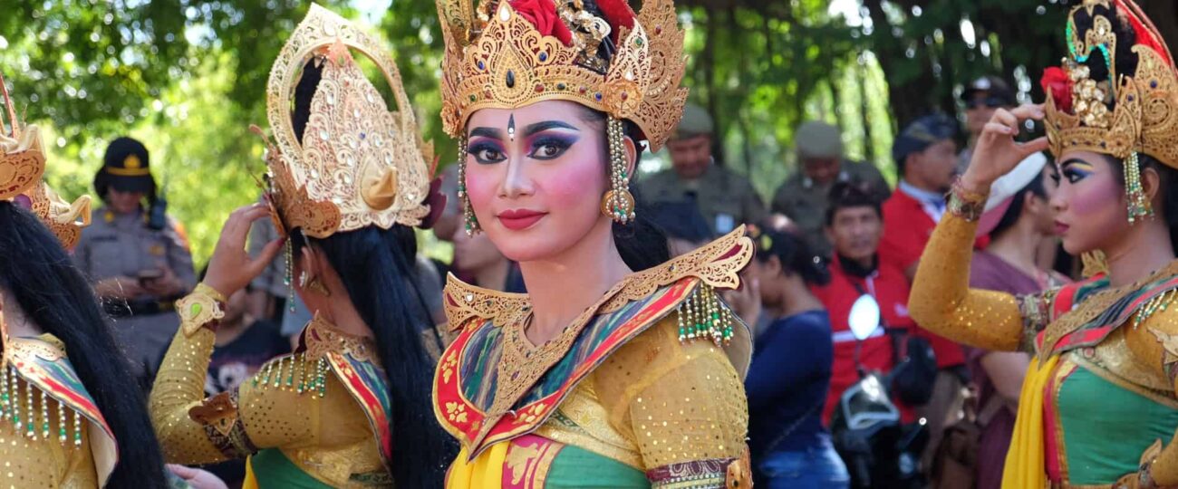 Rihanna makes surprise appearance at eventful concert